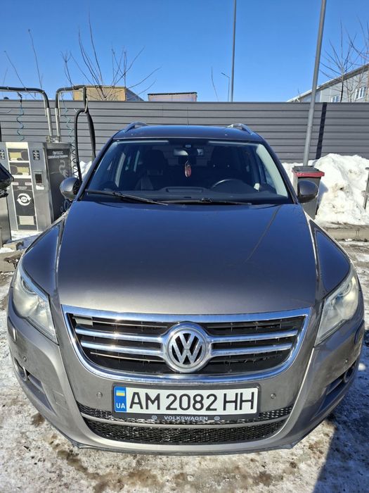 Volkswagen Tiguan 2010 автомат бензин 2.0