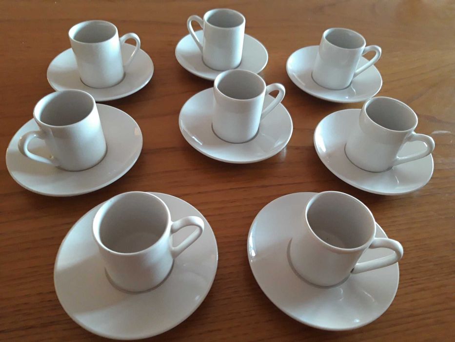 Conjunto de 8 chávenas de café com pires