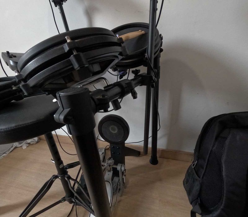 Bateria Eletrónica Alesis Nitro.