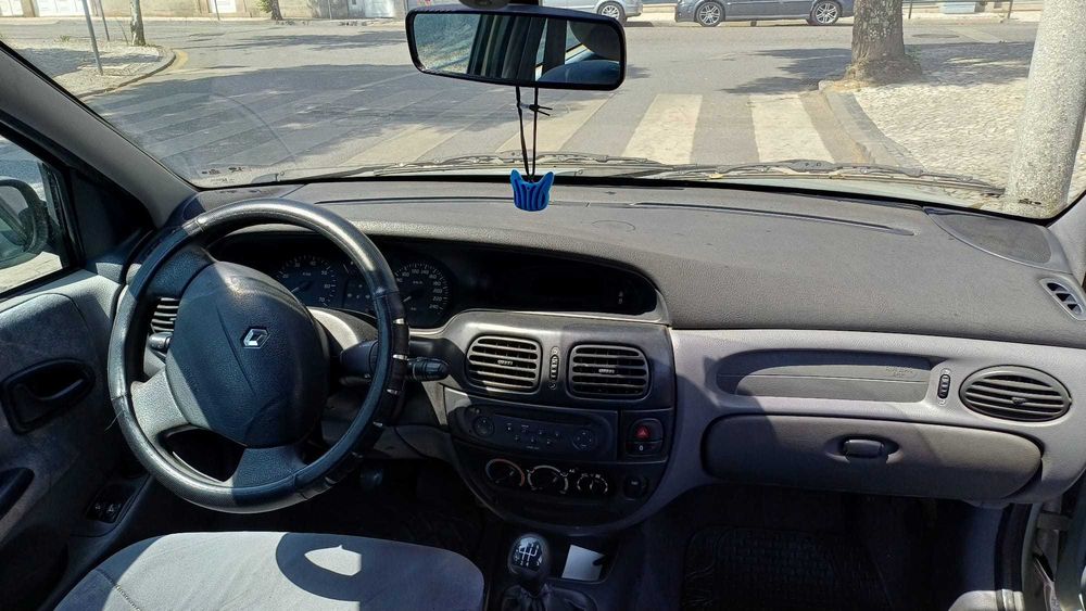 Renault 2001 1.4 16v