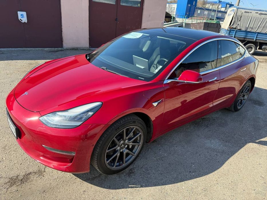 Продам тесла 3 long range 2019