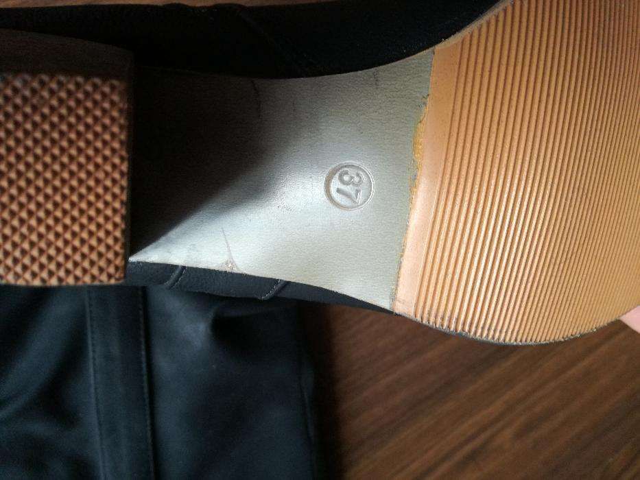 Botas de cano alto novas