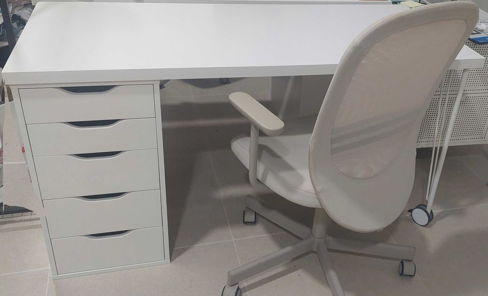 Secretária + Cadeira rotativa + HP All in One 22' (ou vendo separado)