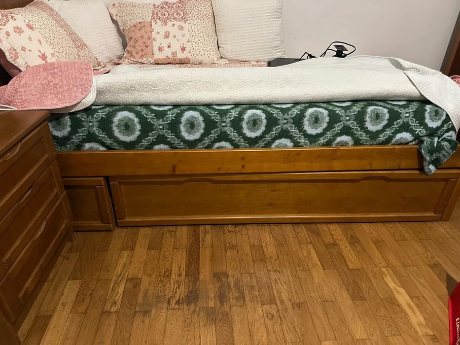 Cama solteiro bom estado