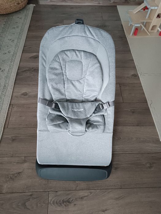 Leżaczek Bujaczek z wkładką Moby-system Lily