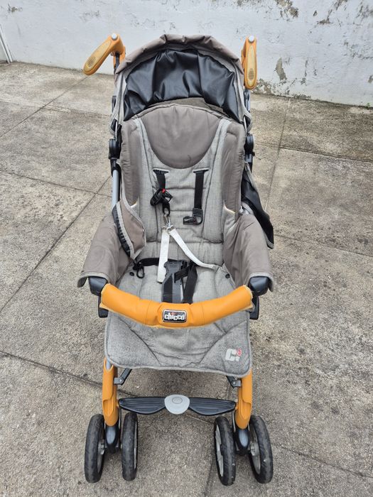 Carrinho bebe  com opcao de cadeira auto