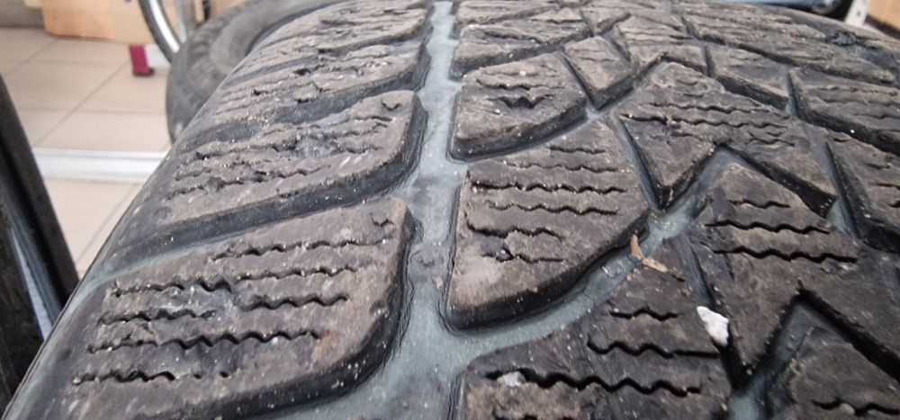 Opony zimowe DUNLOP 215/60R17