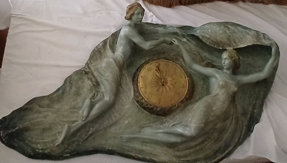 Relógio Escultural Art Nouveau Vintage com Duas Figuras
