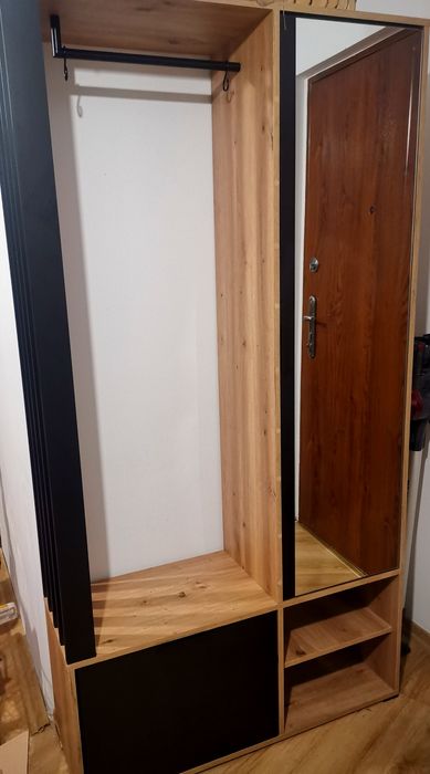 Garderoba z lustrem do przedpokoju