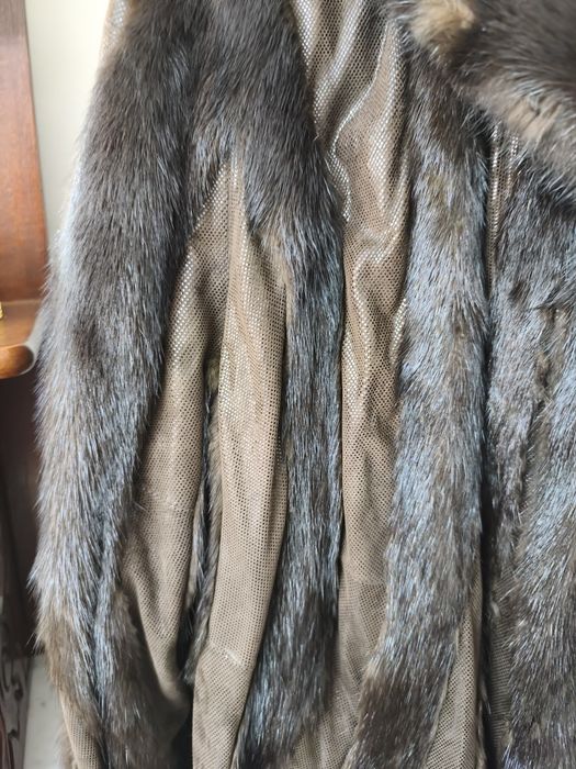 Casaco em vison castanho e pele