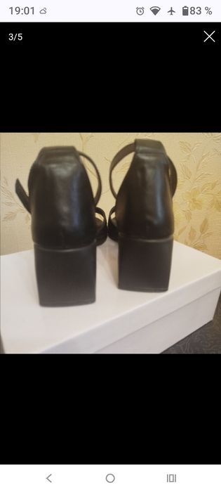 Шкіряні босоніжки 39 розмір в ідеальному стані