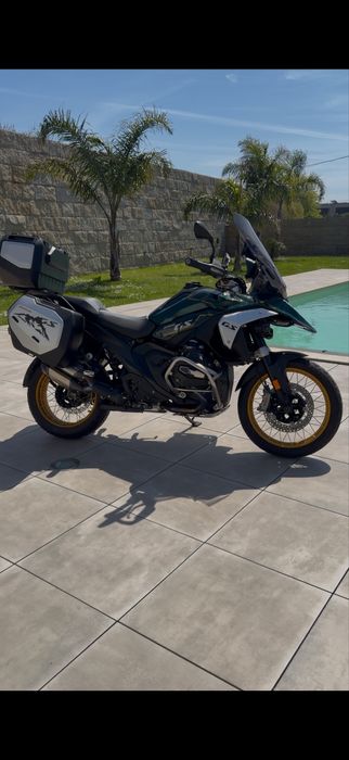 Bmw 1300 com tudo em termos de extras com revisao feita na mototrofa no mes passado e ja tem a revisao para o ano paga