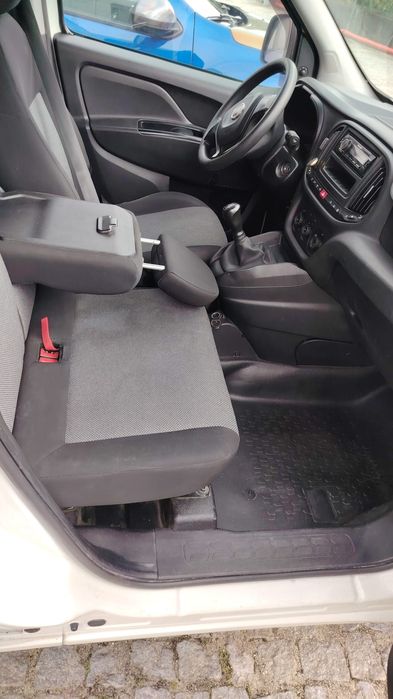 Fiat Doblò 2020 – Apenas 124.800 km – Muito Estimada (Revisão Feita)