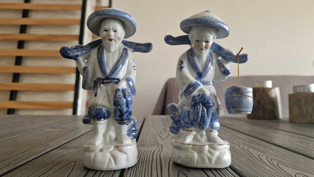 Conjunto 2 estatuetas de porcelana orientais