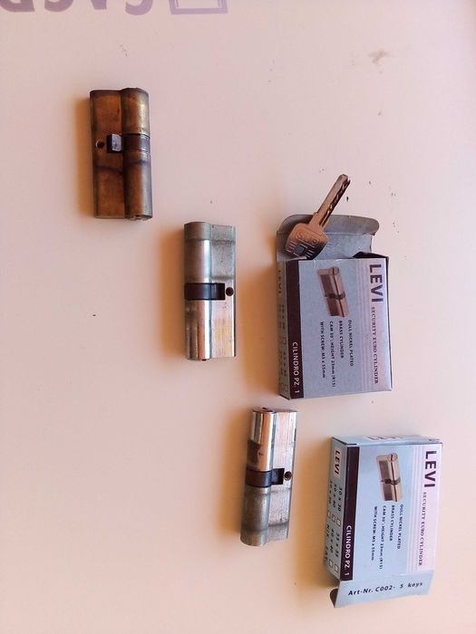 Canhão/cilindro com chaves para fechadura de portas