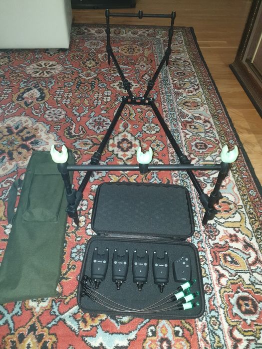 Карповий набір спінінги ,сигналізатори ,підскавка.