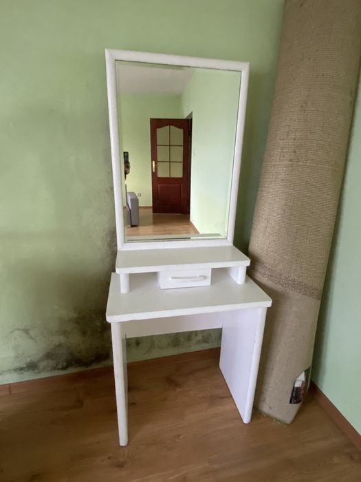 Toalteka biała z szufladą