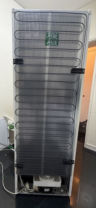 Arca Arca Frigorifica Vertical Beko RFNE290L21W - 250L