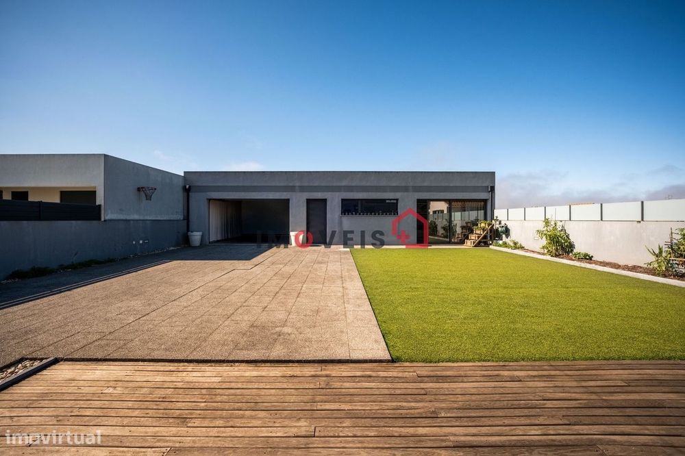 Moradia T4 Térrea com Garagem para 3 Carros | Vieira de Leiria
