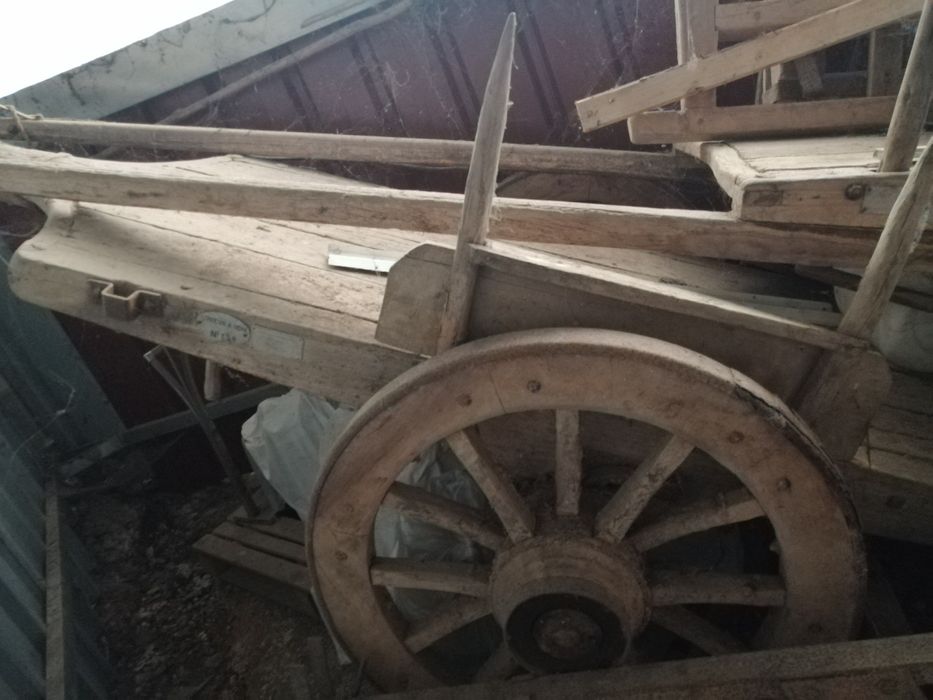 Carros de bois antigos