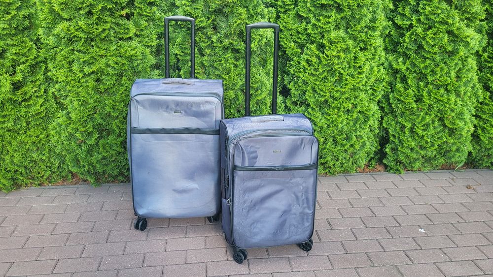 Dwie walizki podróżne duże