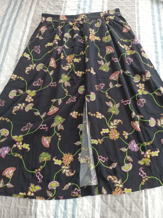 Saia comprida e  florida