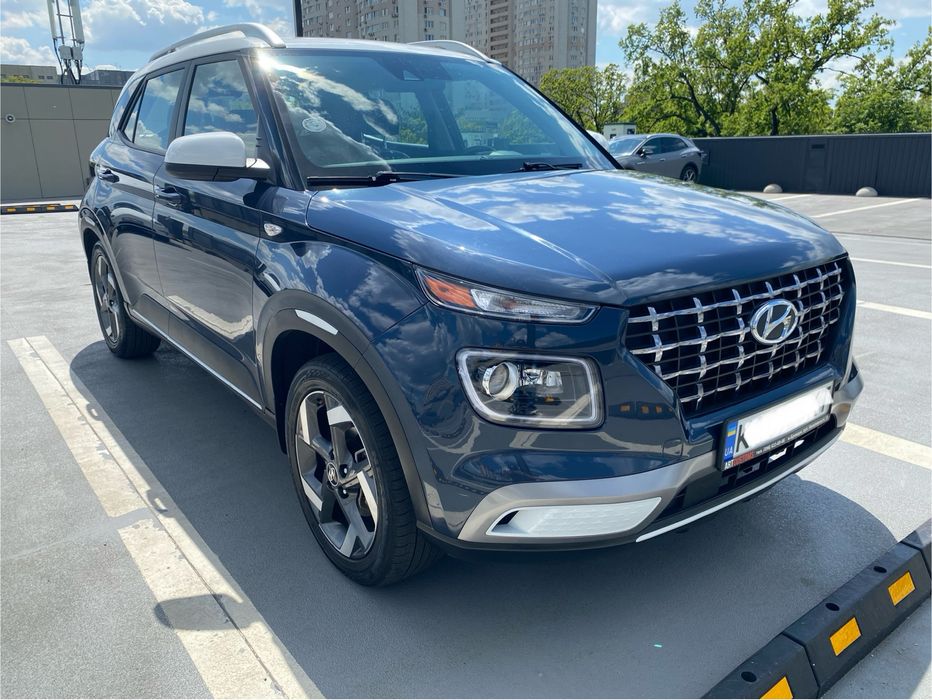 Hyundai.  VENUE    1.6