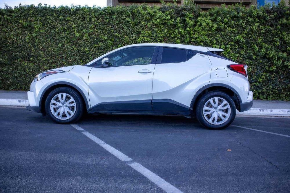 Toyota C-HR Limited      2019