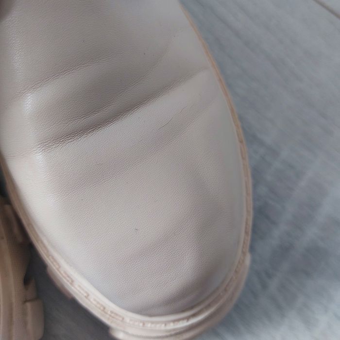 Жіночі молочні ботильйони на шнурівці 38 розмір