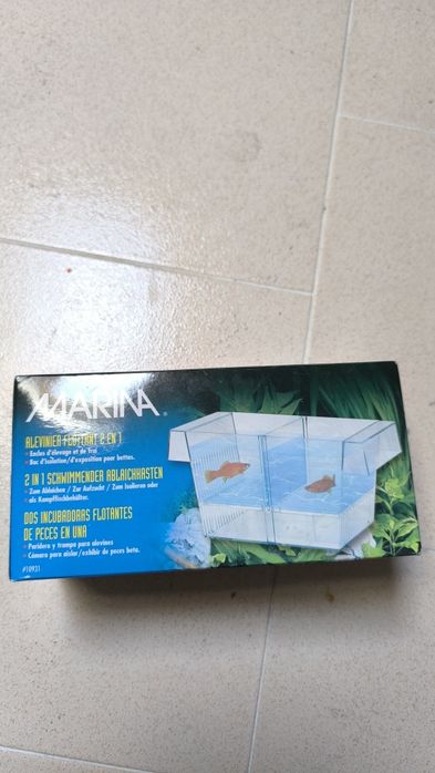 Aquário com utensílios