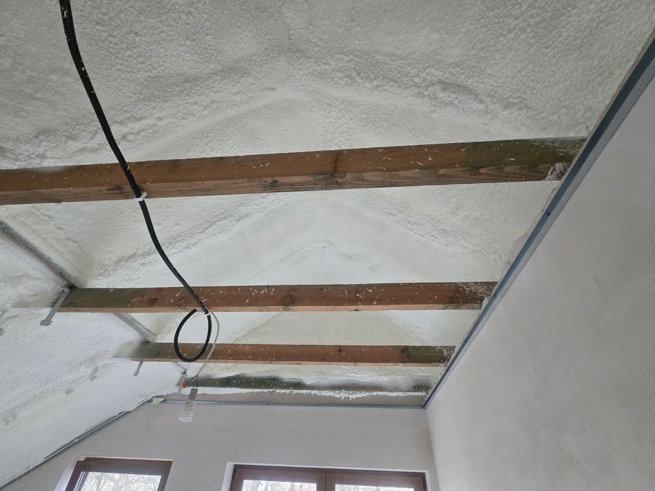 Izolacja Pianą PUR Poddasza Fundamenty Hale