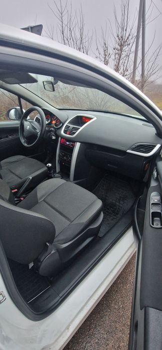 Продам пежо 207! 2012г.в