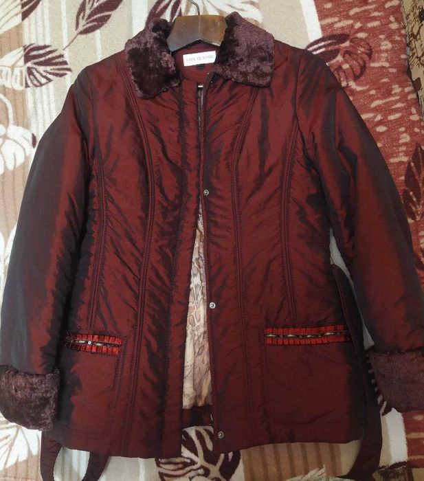 Продам жіночу демісезонну куртку