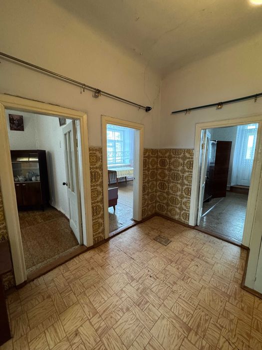 Продається 3 - кімнатна квартира с. Сахкамінь.