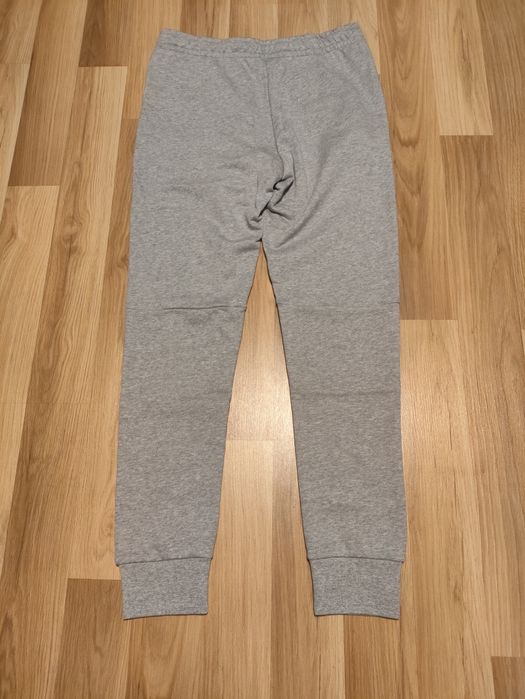 Szare spodnie dresowe lacoste