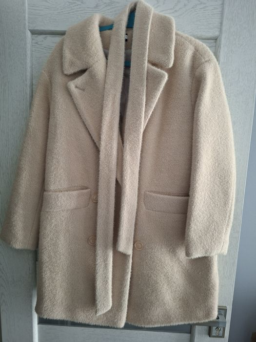 Жіноче Бежеве Пальто