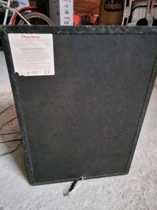 Conjunto colunas de som, 1 pioneer e outra LG