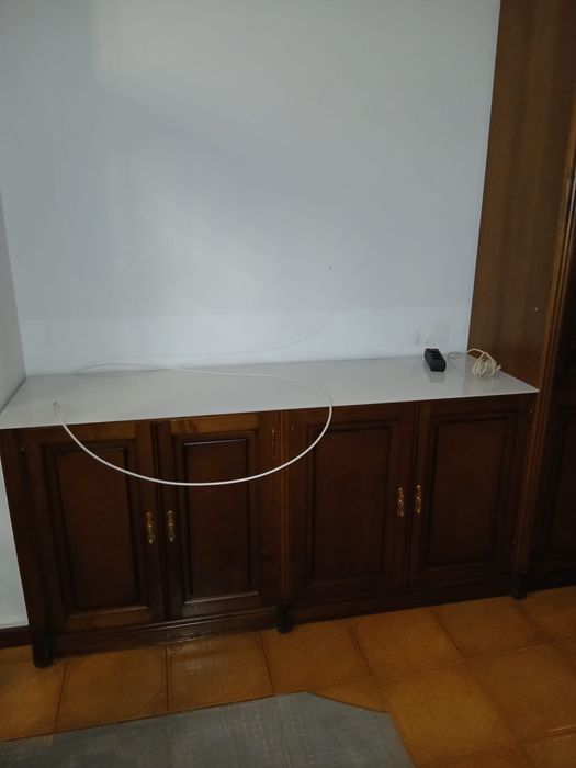 Movel de madeira com bar