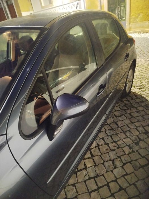 Peugeot 207 Ano 2007, à venda, tudo em bom estado.