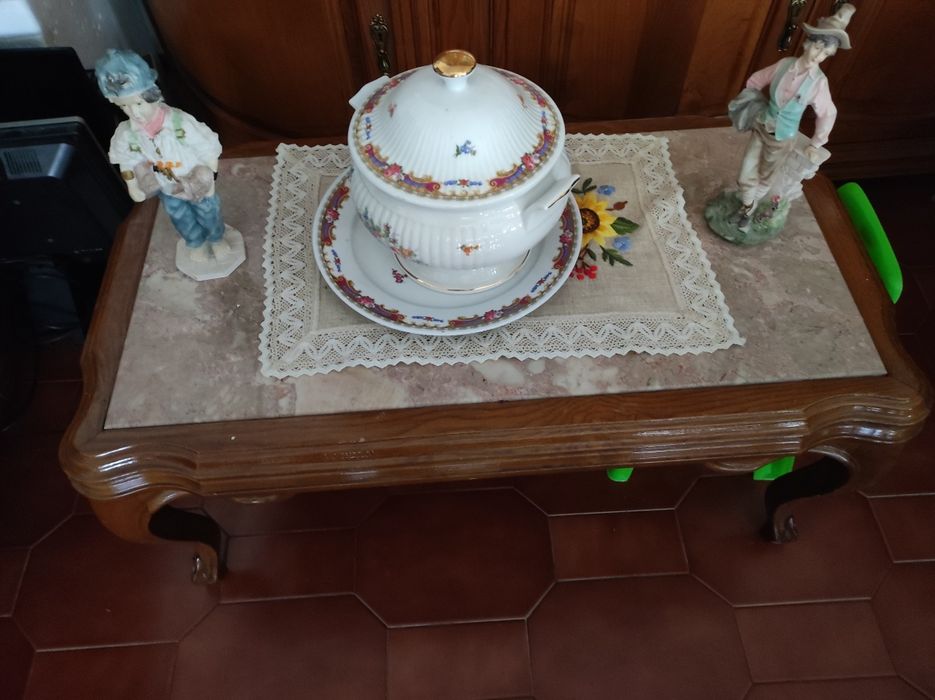 Mesa de centro madeira e pedra rosa