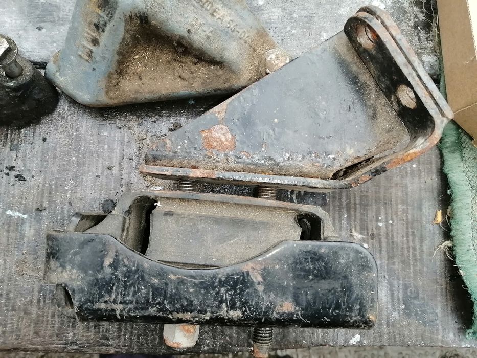 Подушка двигуна iveco daily e3 2.8td