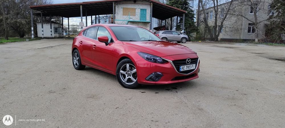 Mazda 3 2014 года 2.0 очень хорошее состояние.