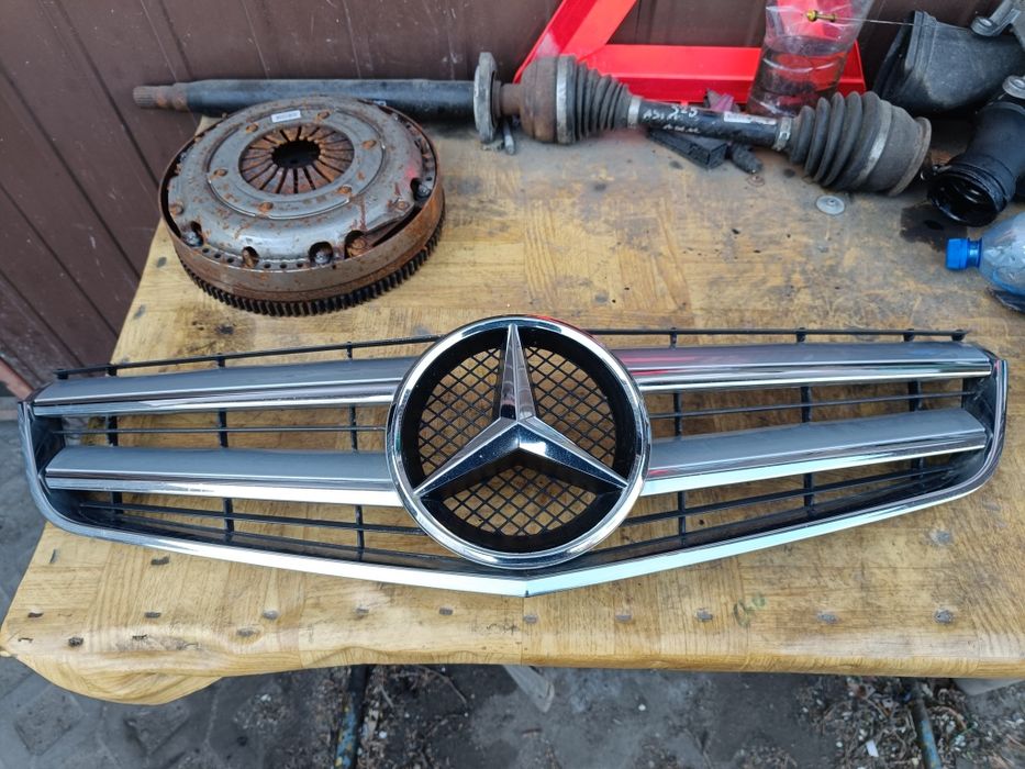 Grill atrapa zderzaka Mercedes w207 Coupe E-class Stan bdb Wysyłka