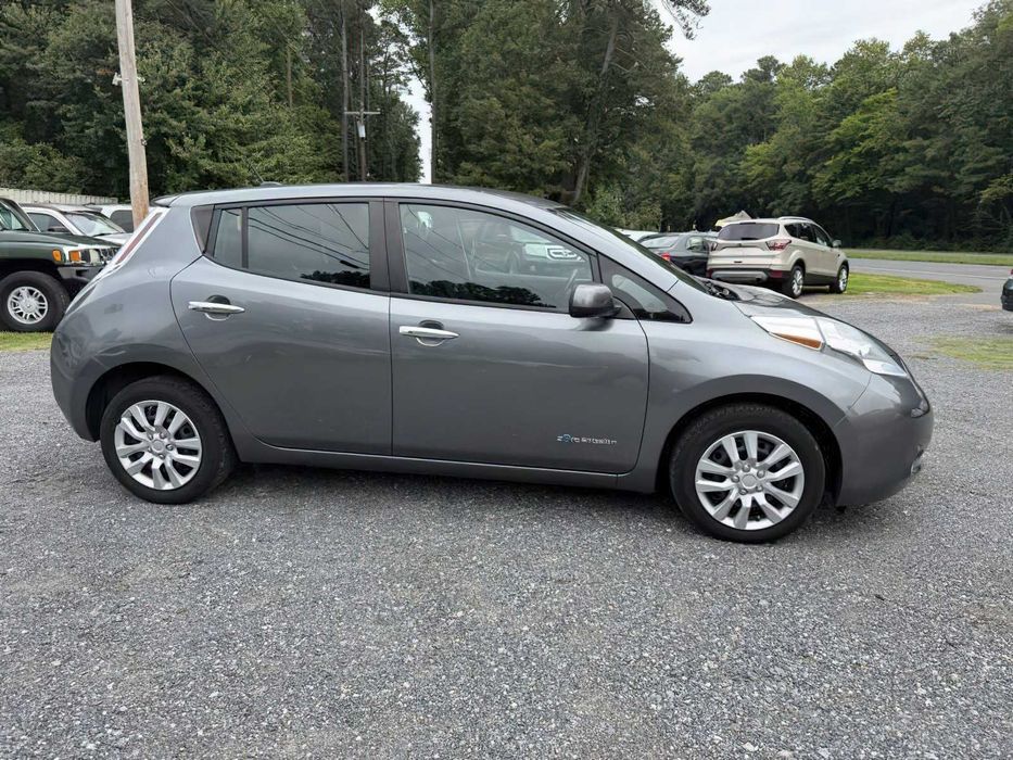 Nissan LEAF S      2015