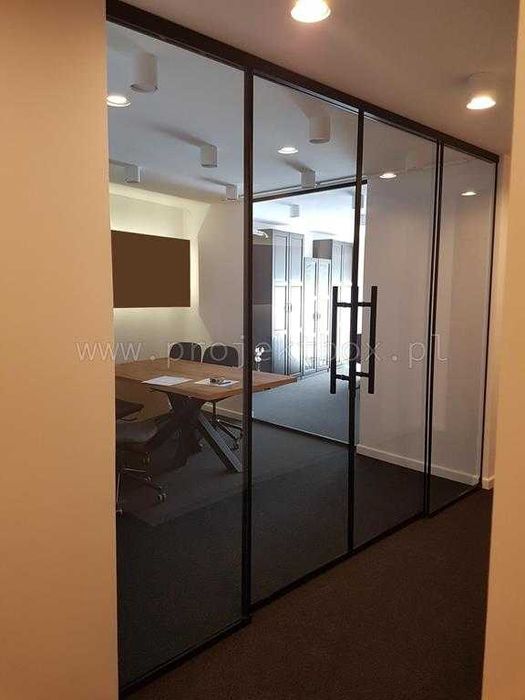 Drzwi szklane loft ścianka szklana przesuwna