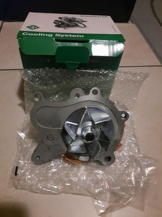 Продам водяний насос помпу Hyundai santa fe 2.0 CRDI