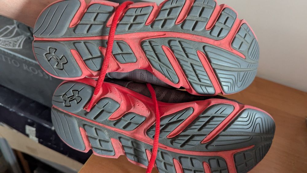 Under armour кросівки