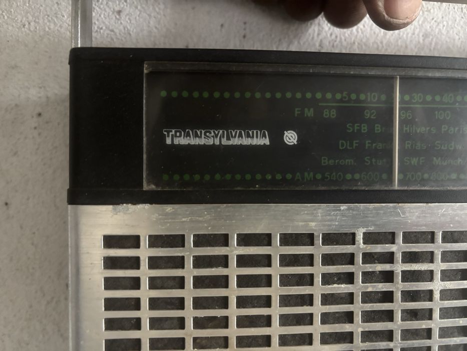 Radio antigo  de marca transylvania