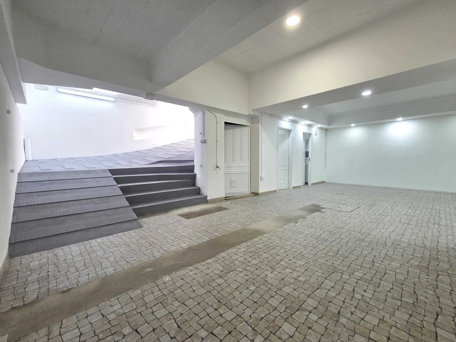 Alugo Espaço Comercial/ Armazém Sesimbra Vila