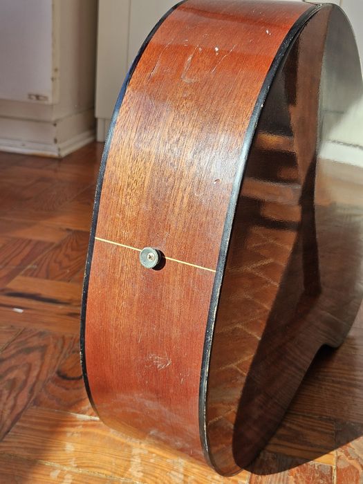 Guitarra admira Juanita